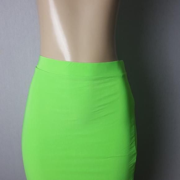 SOLD- New Neon Green Mini Skirt Size 12 - Picture 4 of 7